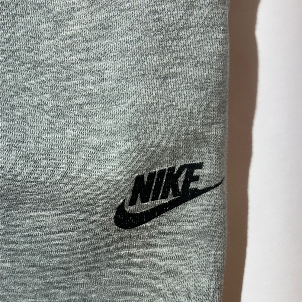 Nike Men’s Light Gray Athletic Shorts with Blue Drawstring and Zipper Pocket - Picture 4 of 7